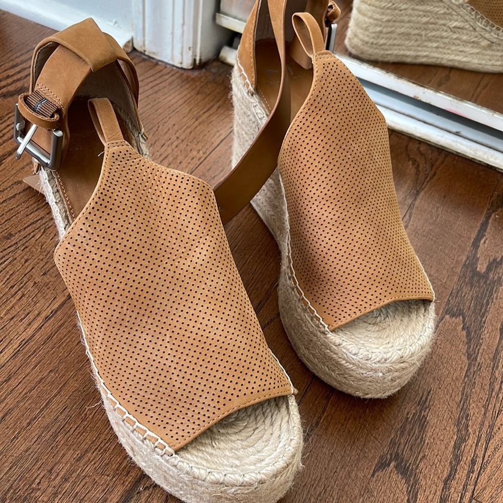 Marc Fisher Mlannie Wedge Sandals Perforated Leather Espadrilles Tan size 10
